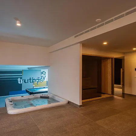 Only View - Timeless Coastal Retreat By Etouri Villa