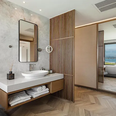 Only View - Timeless Coastal Retreat By Etouri Villa *