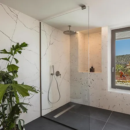 Only View - Timeless Coastal Retreat By Etouri Villa *