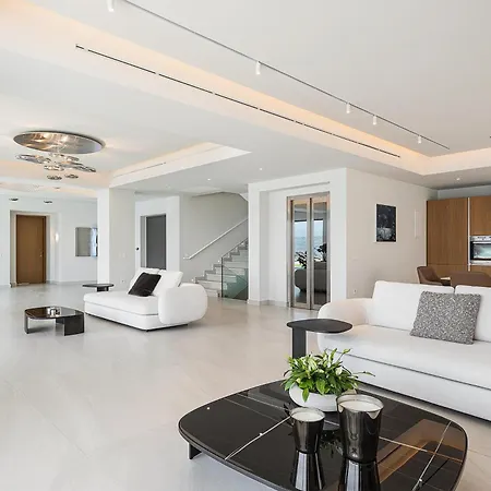 Only View - Timeless Coastal Retreat By Etouri Villa