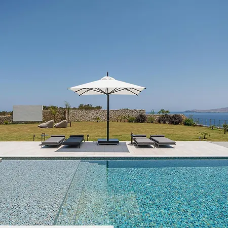 Only View - Timeless Coastal Retreat By Etouri 빌라