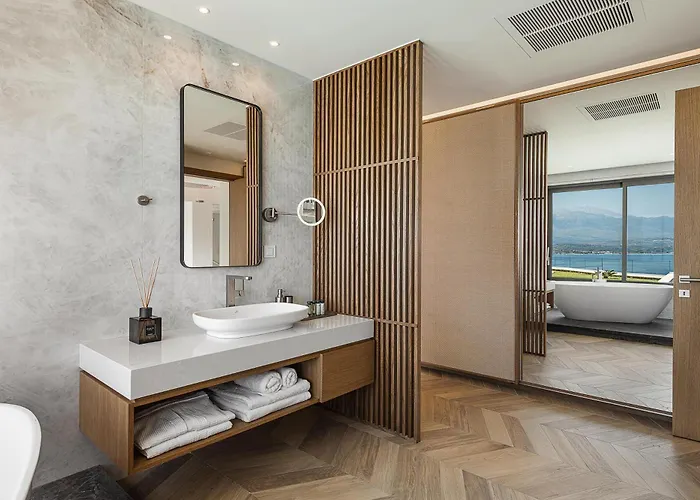 Only View - Timeless Coastal Retreat By Etouri Villa *