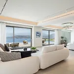 Only View - Timeless Coastal Retreat By Etouri 하니아