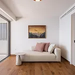 Only View - Timeless Coastal Retreat By Etouri * 하니아