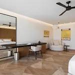 Only View - Timeless Coastal Retreat By Etouri * 하니아