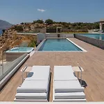 Only View - Timeless Coastal Retreat By Etouri * 하니아
