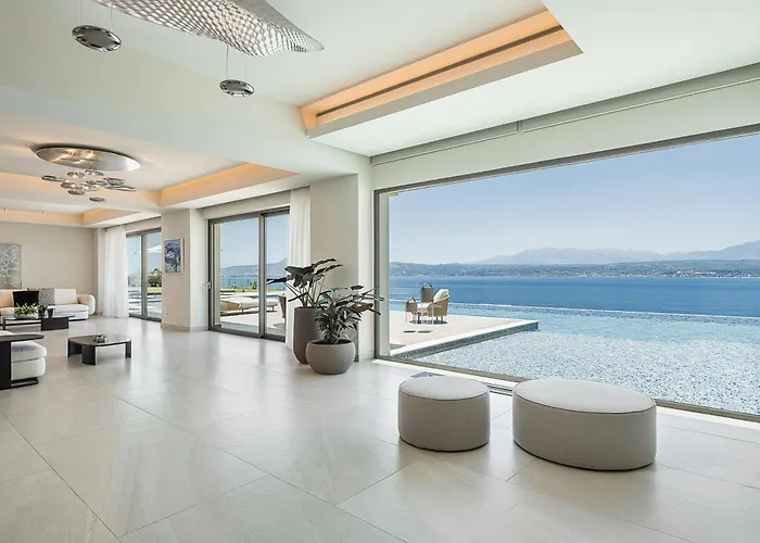 Only View - Timeless Coastal Retreat By Etouri 빌라 *