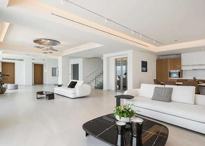 Only View - Timeless Coastal Retreat By Etouri 빌라