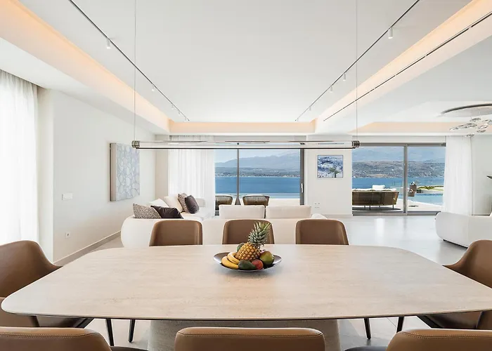 Only View - Timeless Coastal Retreat By Etouri 하니아