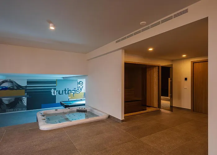 Only View - Timeless Coastal Retreat By Etouri Villa