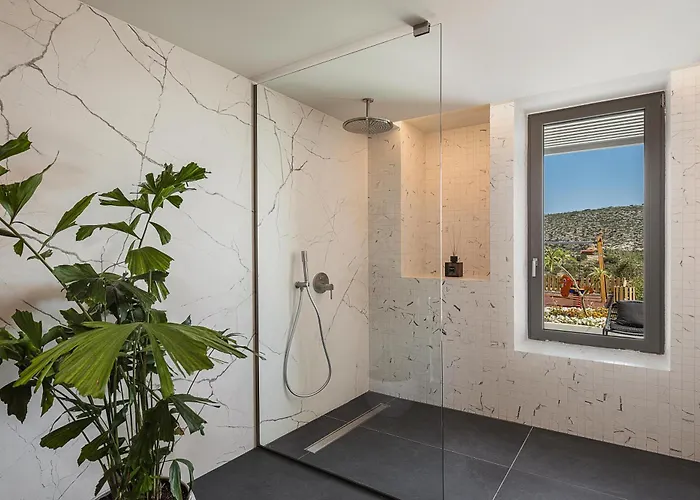 Only View - Timeless Coastal Retreat By Etouri Villa *